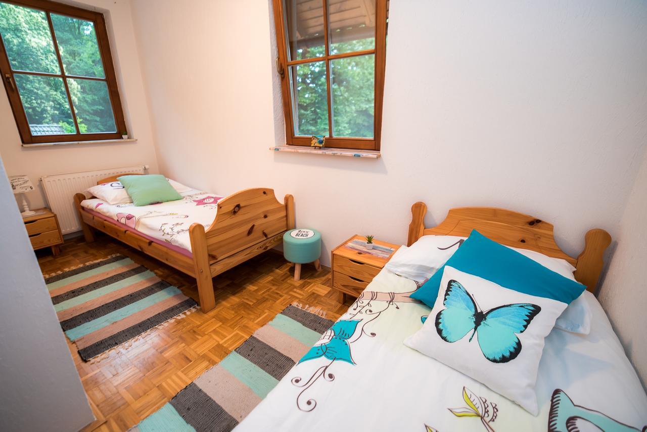 Guest House Frata Dvor Extérieur photo