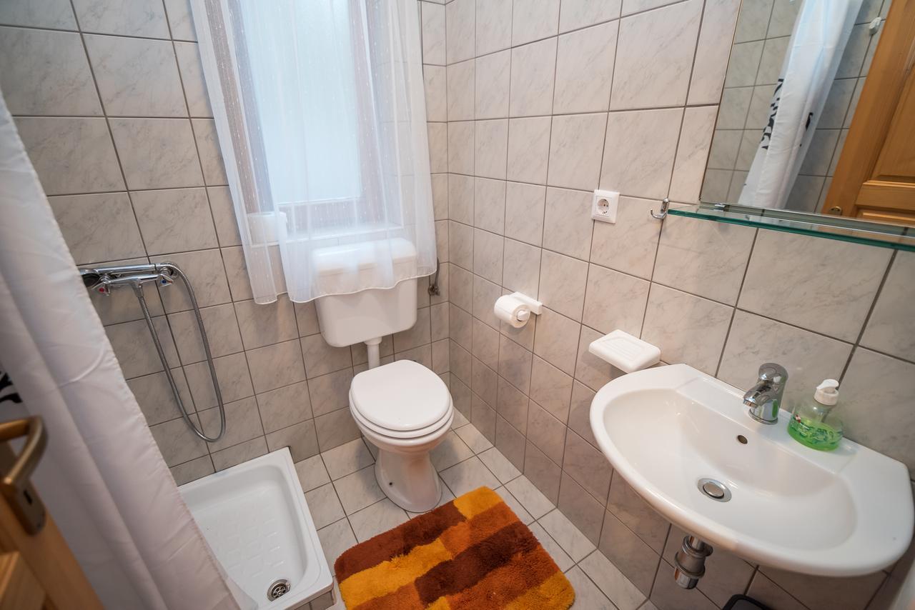 Guest House Frata Dvor Extérieur photo