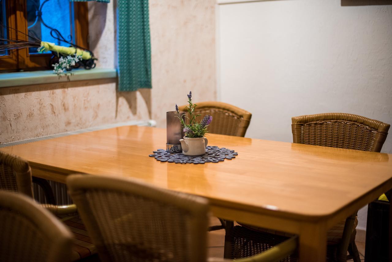 Guest House Frata Dvor Extérieur photo