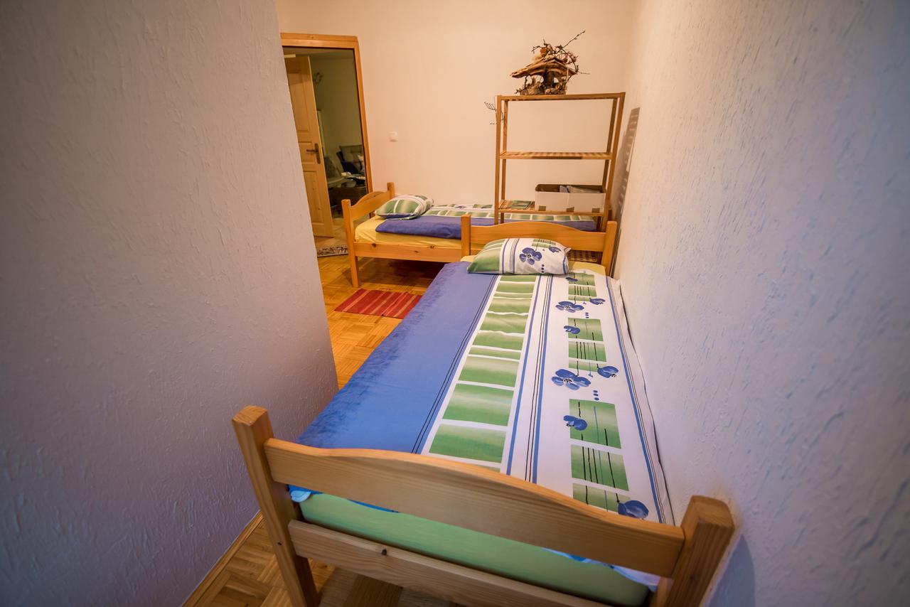 Guest House Frata Dvor Extérieur photo
