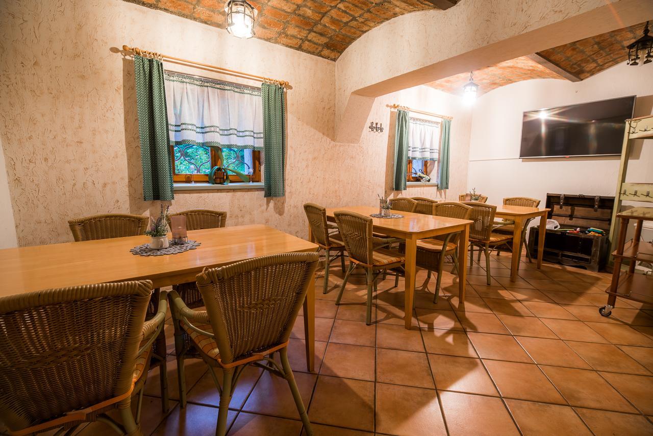Guest House Frata Dvor Extérieur photo