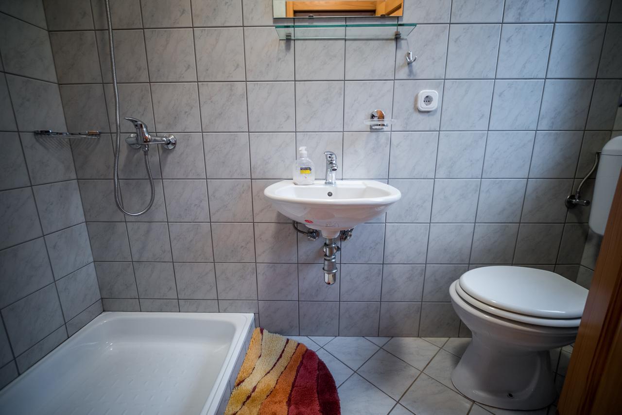 Guest House Frata Dvor Extérieur photo