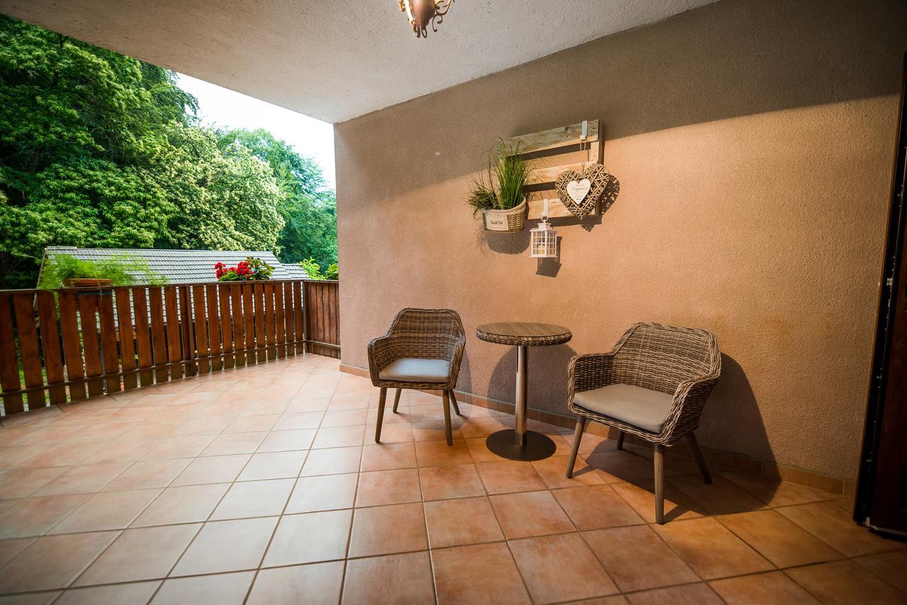 Guest House Frata Dvor Extérieur photo