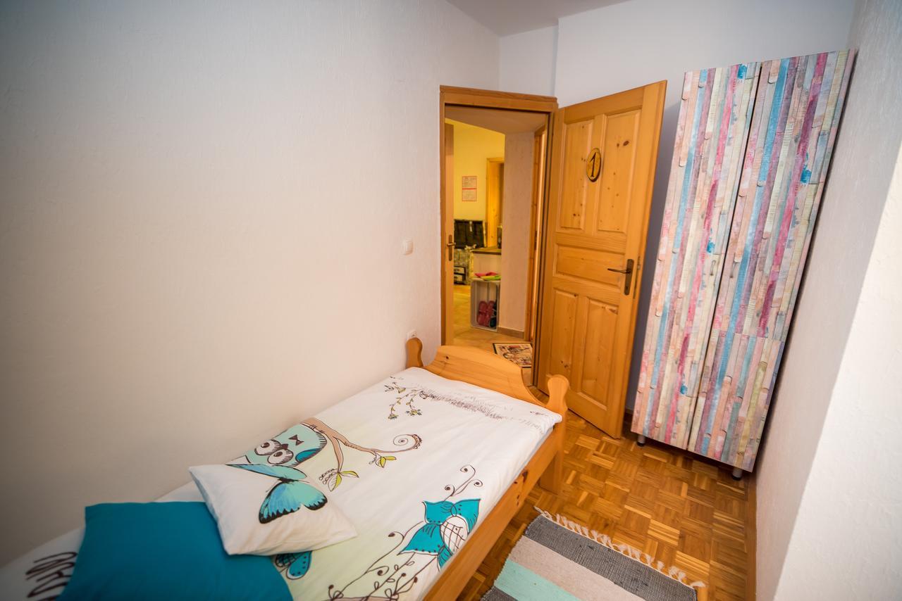 Guest House Frata Dvor Extérieur photo