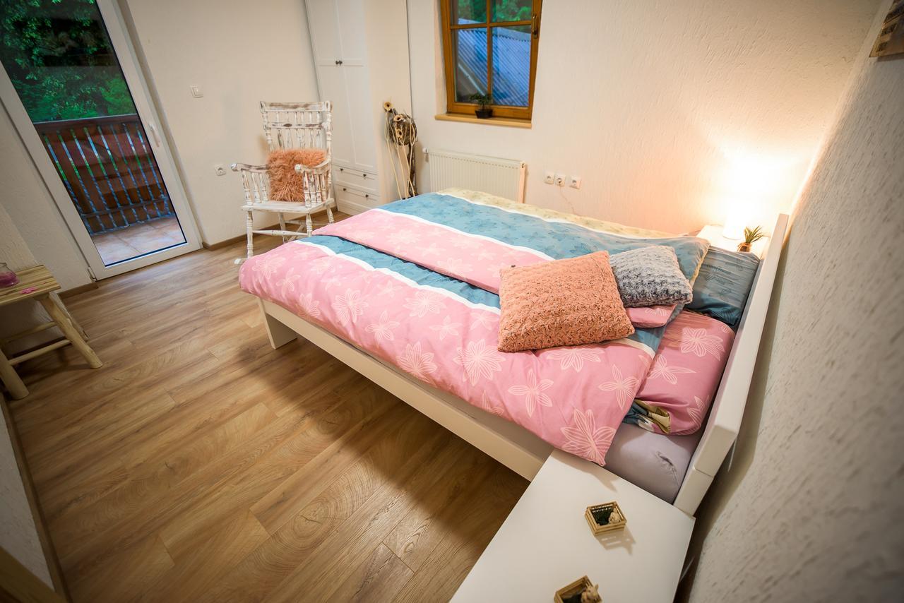 Guest House Frata Dvor Extérieur photo