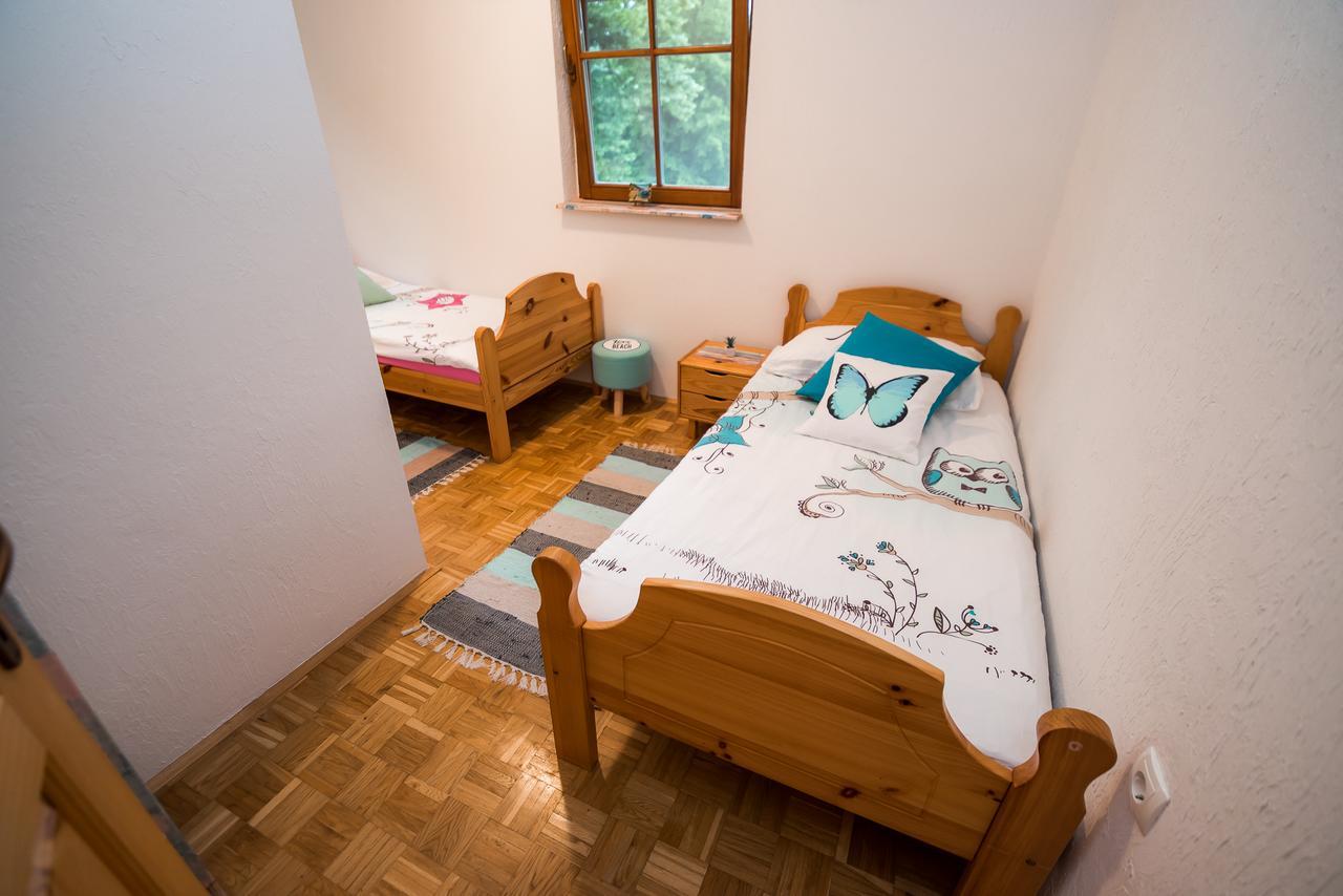 Guest House Frata Dvor Extérieur photo